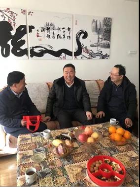 敦煌種業(yè)領(lǐng)導看望慰問公司老干部、老黨員及困難黨員職工