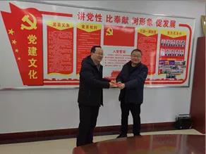 敦煌種業(yè)領(lǐng)導看望慰問公司老干部、老黨員及困難黨員職工