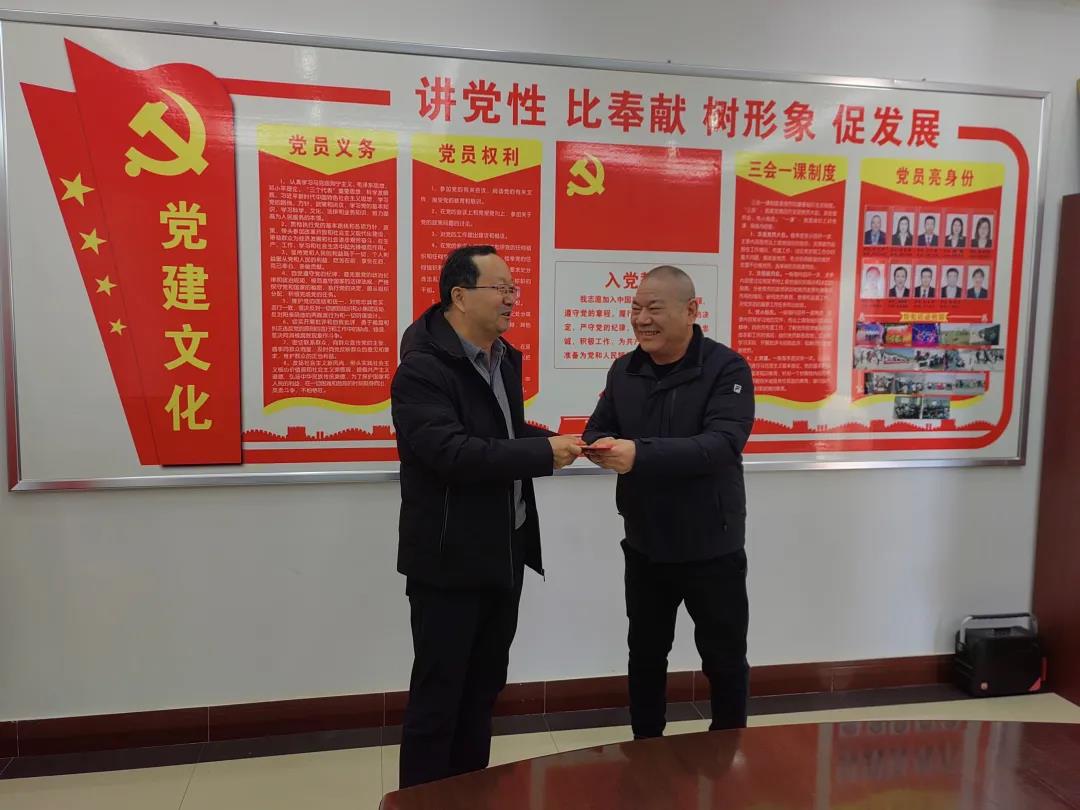 敦煌種業(yè)領(lǐng)導看望慰問公司老干部、老黨員及困難黨員職工