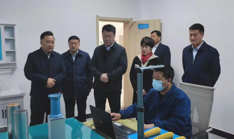 酒泉市政府黨組成員、副市長哈里別克來敦煌種業(yè)調研指導工作